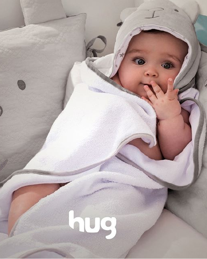 Bebê usando roupa confortável da Baby at Home